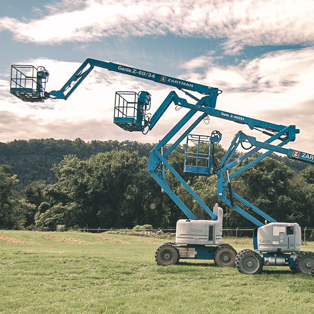 boom-lifts-in-a-row-in-a-field